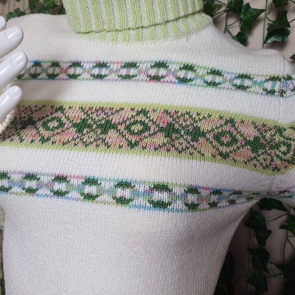 Vintage Women's Colorful Alpine Nordic Turtleneck Knit Sweater - Picture 2 of 12